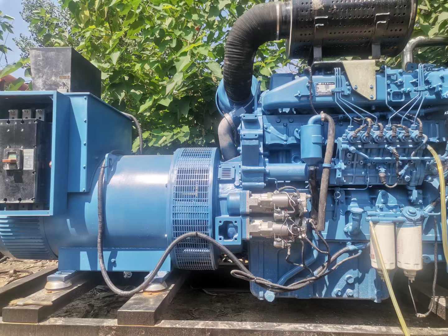 立山详细说明降低 800kW 柴油发电机输出电流波动的方法